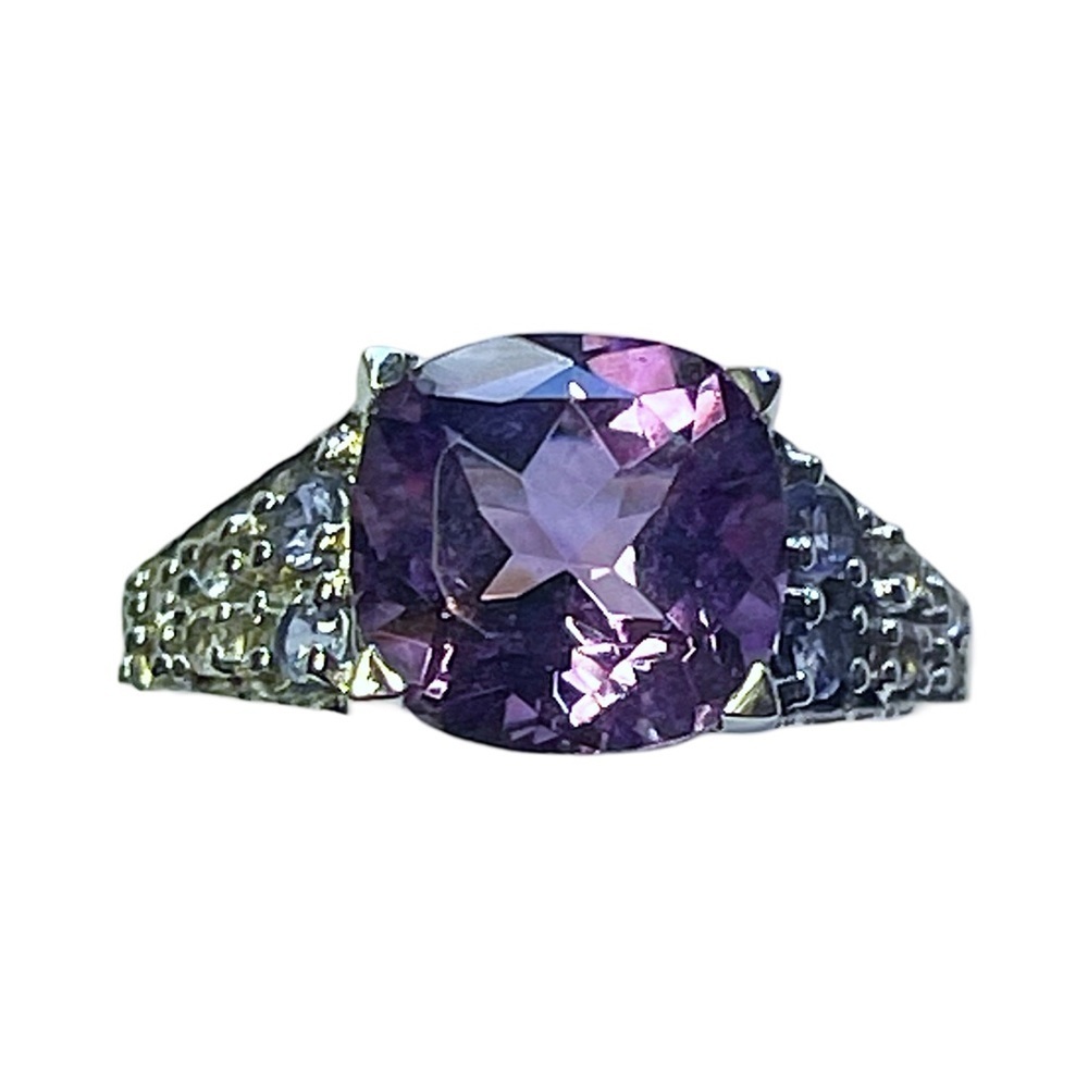 Elegant Purple Amethyst Gemstone Ring!
